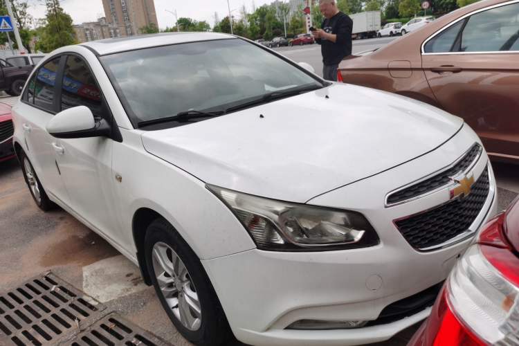 Used Chevrolet Cruze 2015 1.5L Classic SE AT Front Right 45 Deg