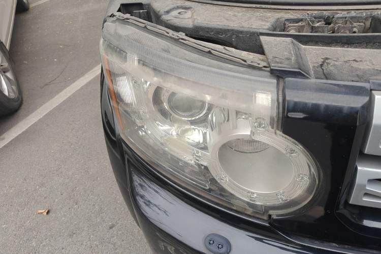 Used Land Rover Discovery 2011 4.0 V6 HSE Right Front Headlight