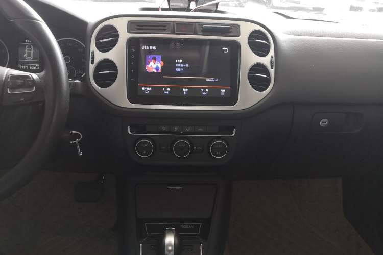 Used Volkswagen Tiguan 2015 1.8TSI Automatic Two-Wheel Drive Comfort Edition Audio And AC Panel