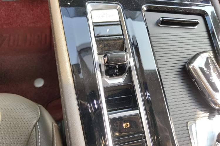 Used Volkswagen Viloran 2022 380TSI Luxury Edition Gear Lever