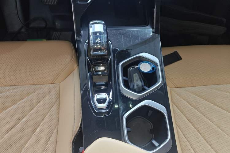 Used Geely Auto FX11 2023 2.0TD DCT Prestige Edition
