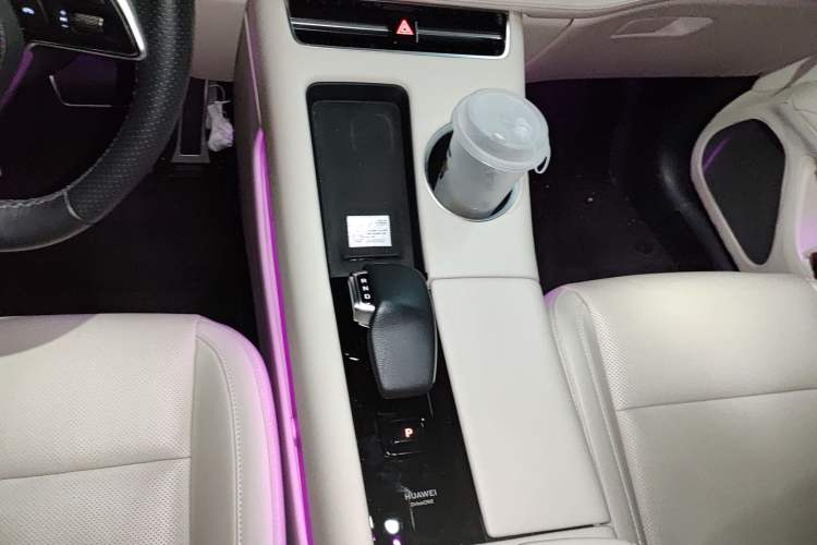 Used Hima AITO M5 2022 Range-Extended Rear-Drive Standard Version Gear Lever