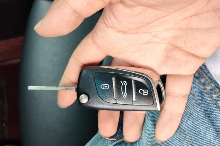 Used Chevrolet Cavalier 2018 320 Manual Enjoyment Edition Vehicle Key