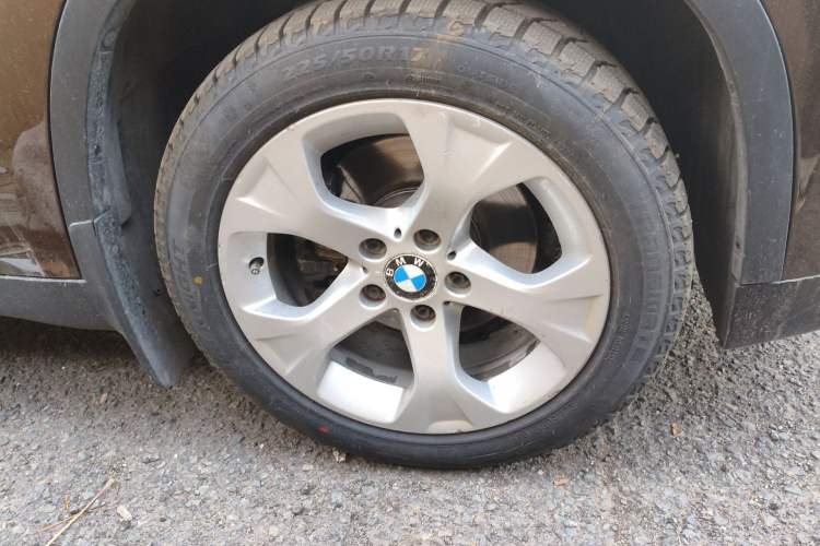 Used BMW X1 2012 sDrive18i Luxury Model Right Front Wheel Hub