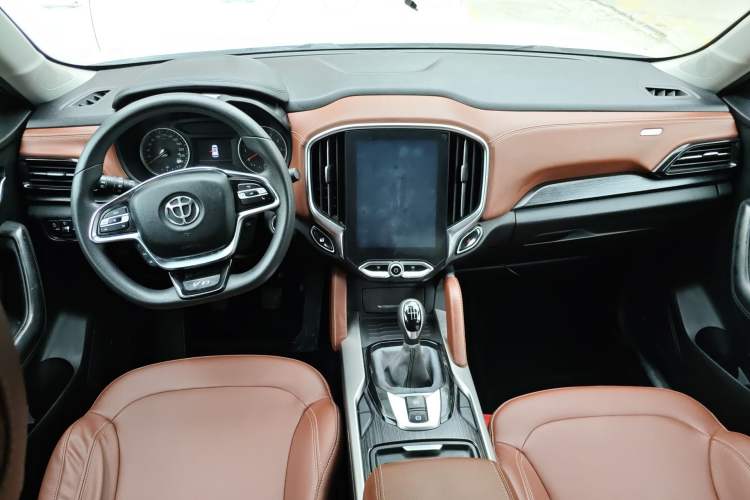 Used Brilliance V6 2018 1.5T Manual Luxury Model Center Console