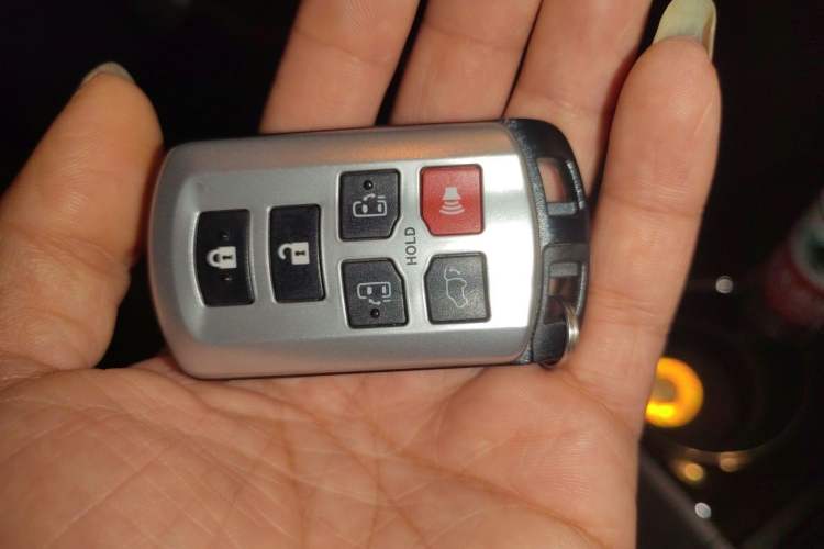 Used Toyota SIENNA 