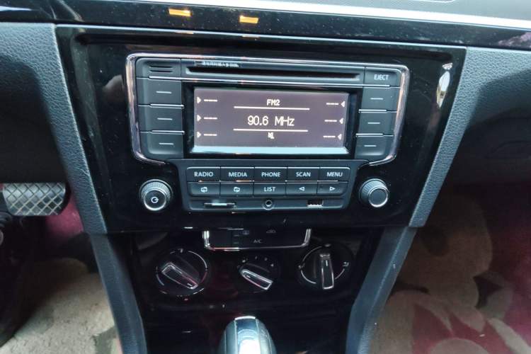 Used Volkswagen Bora 2018 1.5L Automatic Comfort Model Audio And AC Panel