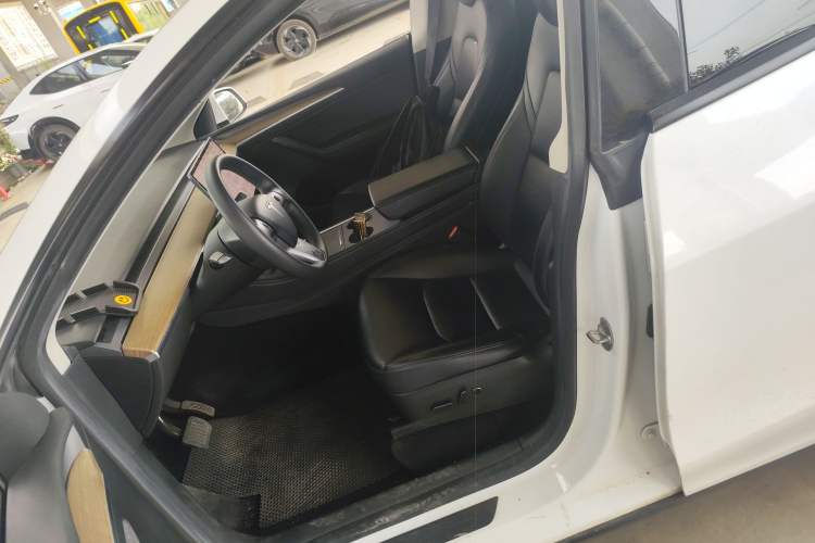 Used Tesla Model Y 2022 Rear-Wheel-Drive Version
