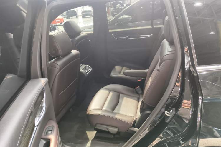 Used Cadillac XT6 2022 2.0T Six-Seater Two-Wheel-Drive Luxury Version Left Rear Seat