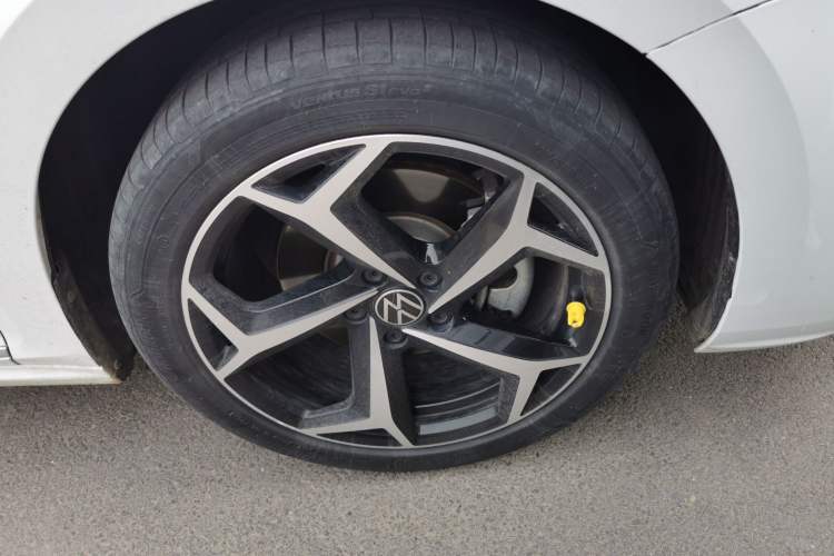 Used Volkswagen Passat 2024 380TSI Starry Dragon Edition Right Front Wheel Hub