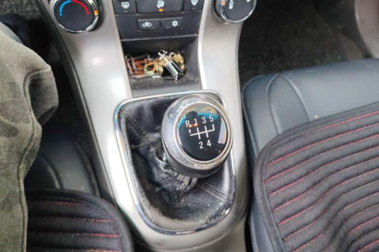 Used Chevrolet Cruze 2015 1.5L Classic SL MT Gear Lever