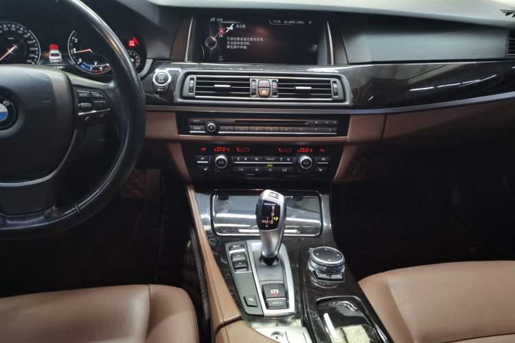 Used BMW 5 Series 2017 528Li Leading Model
