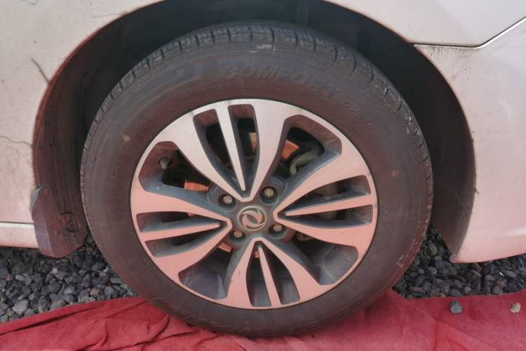 Used Dongfeng Aeolus A60 2016 1.5L Manual Luxury Version Right Front Wheel Hub