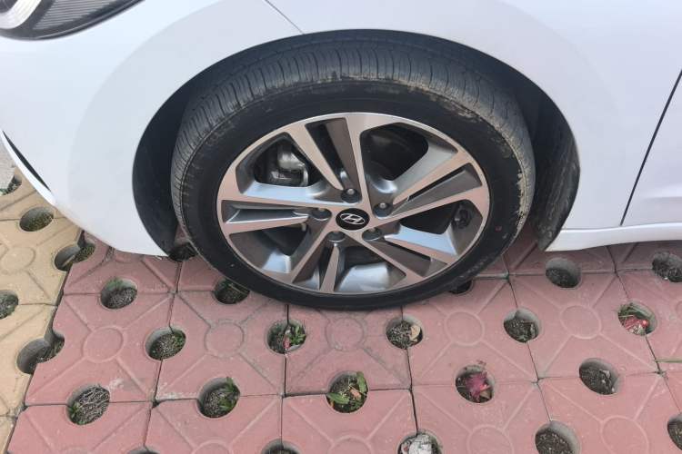 Used Hyundai Elantra (6th Generation / Lingdong) 2016 1.6L Automatic ZhiXuan – Elite Version Left Front Wheel Hub