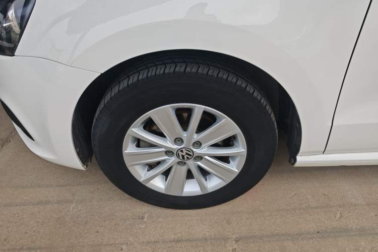 Used Volkswagen Polo 2016 1.4L Automatic Trendy Model Left Front Wheel Hub