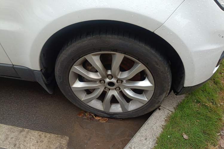 Used Land Rover Range Sport 2015 3.0 SDV6 HSE Right Front Wheel Hub