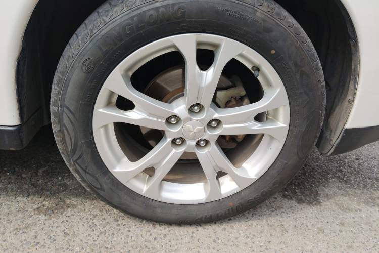 Used Mitsubishi Outlander 2013 2.4L Four-Wheel Drive Luxury Navigation Version 7 Seats