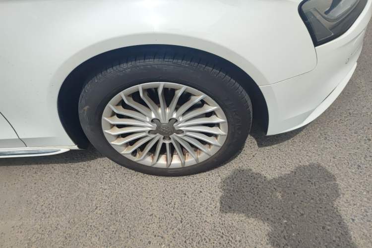 Used Audi A4L 2016 35 TFSI Collector's Edition Automatic Standard Model Right Front Wheel Hub