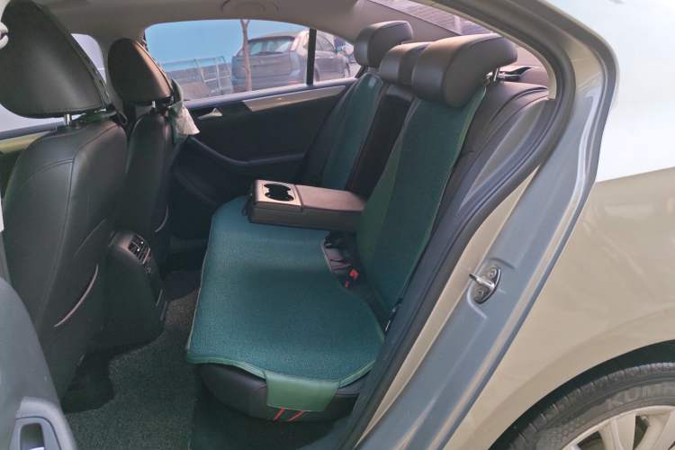 Used Volkswagen Sagitar 2014 Revised Version 1.6L Automatic Comfort Edition Left Rear Seat