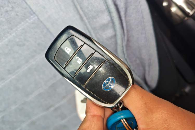 Used Toyota Levin 2017 Revised Dual-Engine 1.8H GS E-CVT Elite Sunroof Version China V Standard