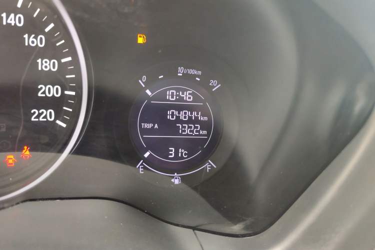 Used Honda Vezel 2017 1.8L CVT Front-Wheel Drive Pioneer Edition Odometer Close Up