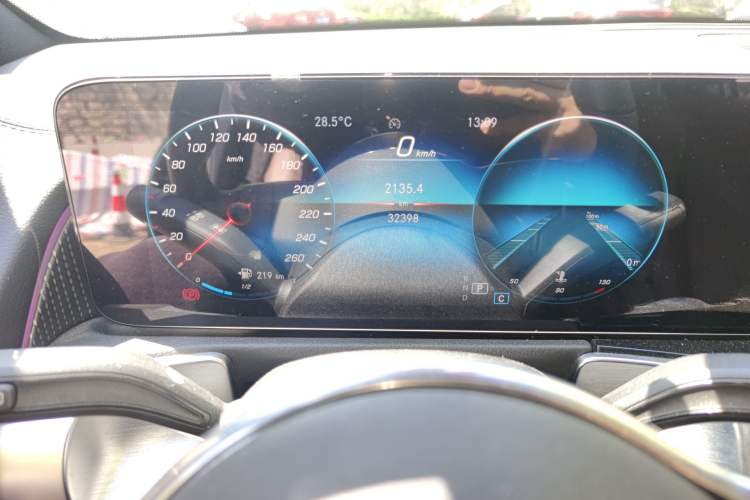 Used Mercedes-Benz GLB 2021 GLB 200 Fashion Model Odometer Close Up