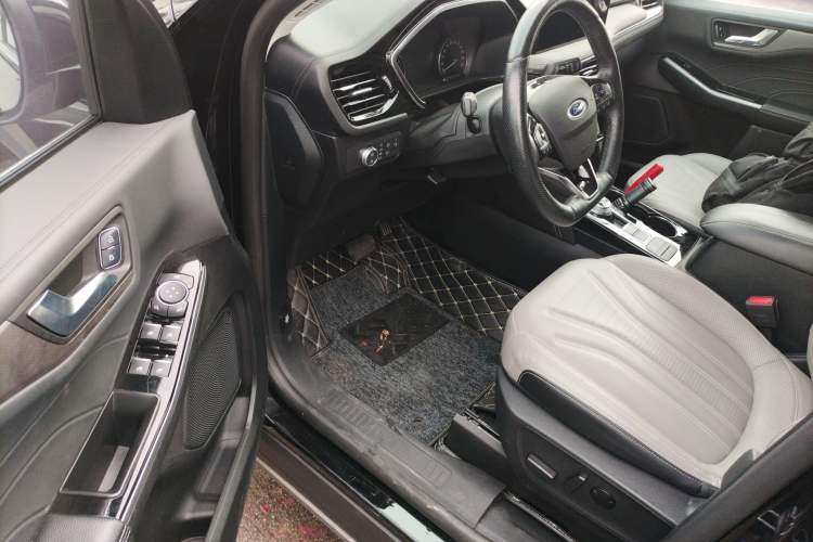 Used Ford Escape 2020 EcoBoost 245 Two-Wheel-Drive Titanium Edition