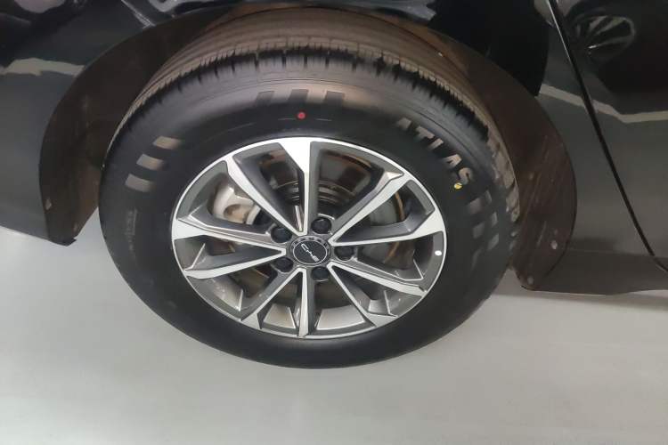 Used BYD Destroyer 05 2024 HONOR Edition DM-i 55KM Luxury Model Right Rear Wheel Hub