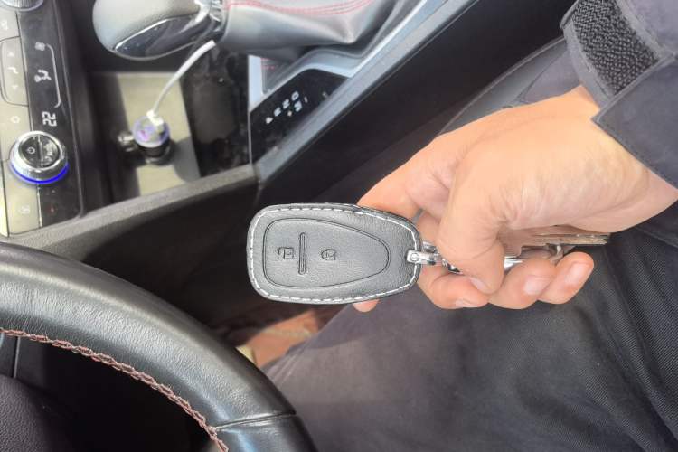 Used Chevrolet Orlando 2019 530T Automatic Mickey Custom Edition (5+2 Seats) – China VI Standard Vehicle Key