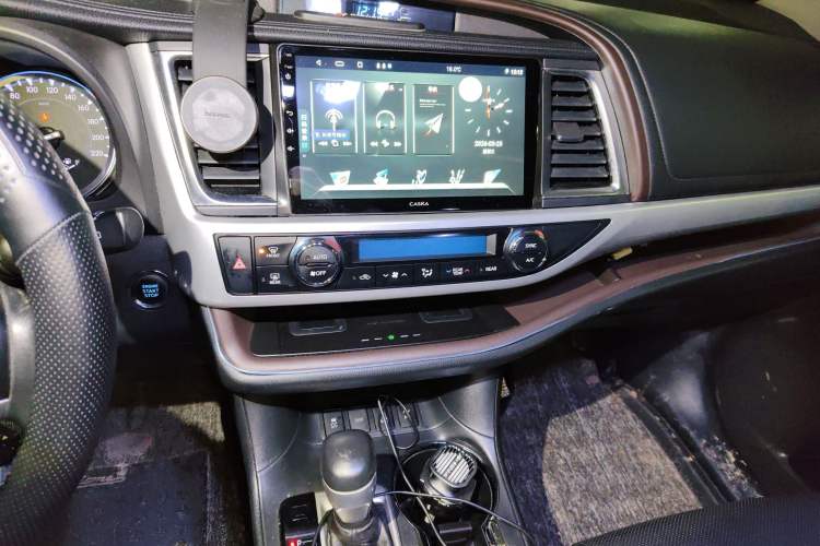 Used Toyota Highlander 2018 2.0T Four-Wheel Drive Prestige Version 7 Seats China V Emission Standard Audio And AC Panel