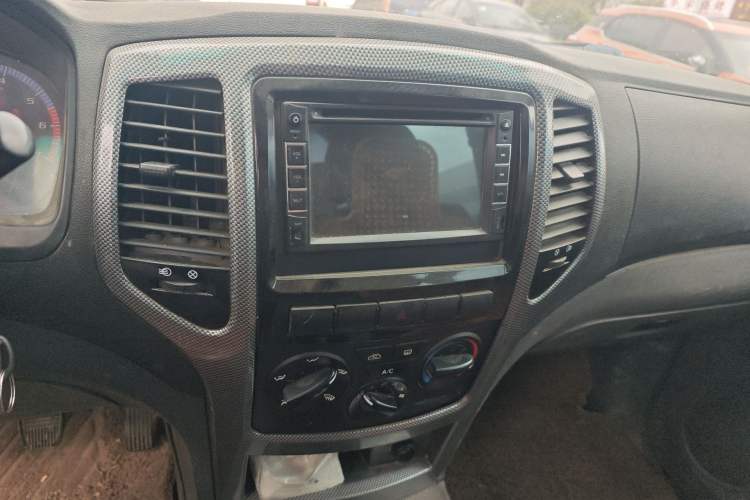 Used BAW Yueling 2014 2.8T long-wheelbase Entrepreneur Edition JE493ZLQ4CB Audio And AC Panel