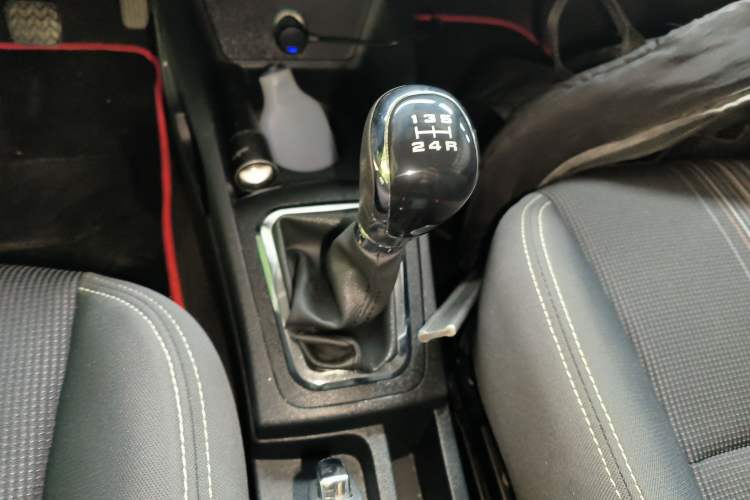 Used Dongfeng Aeolus AX3 2016 1.5L Manual ZhiKu Model
