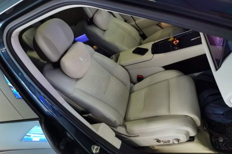 Used Lynk & Co 900 2025 2.0T Ultra
