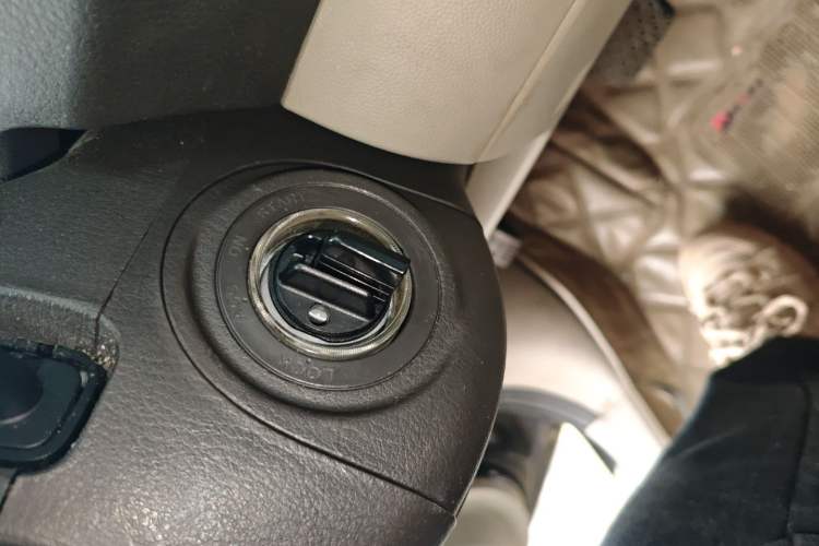 Used Mazda 8 2011 2.3L Ultimate Edition Vehicle Key