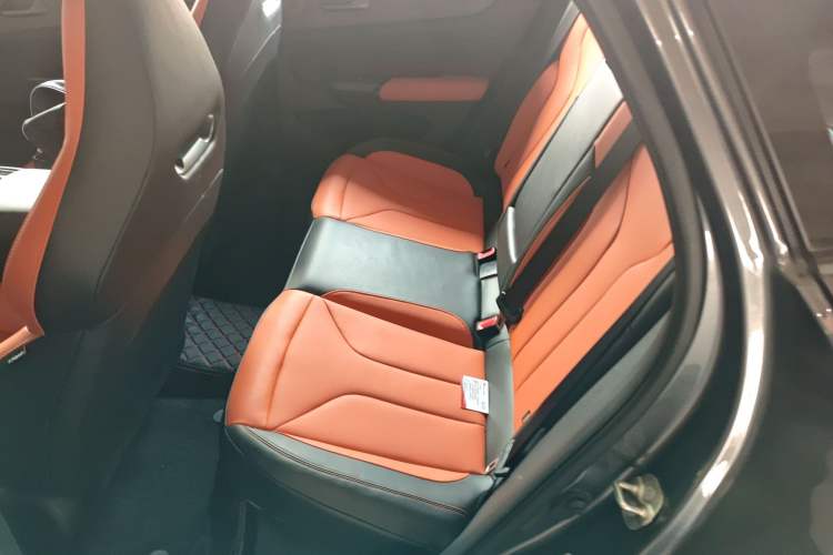 Used Changan UNI-V 2025 Model Third-Generation 2.0T Dynamic Edition