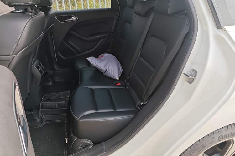 Used Mercedes-Benz B-Class 2019 B 200 Fashion Model Left Rear Seat