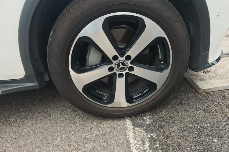 Used Mercedes-Benz GLC 2019 Facelift GLC 260 L 4MATIC Luxury Model
