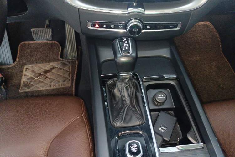 Used Volvo XC60 2019 T5 4x4 Smart Edition China V Standard
