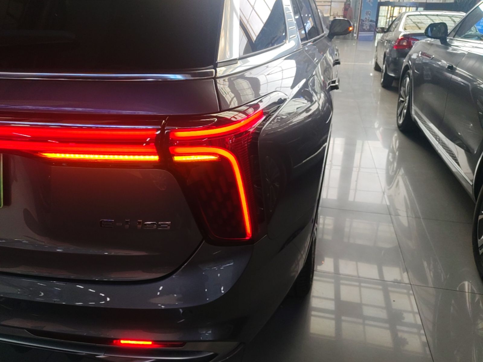 Hongqi E-HS9 2022 690 km Range Flagship Edition Six Seats — снимка 9