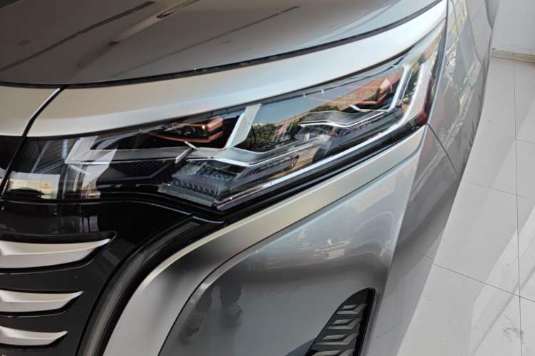 Used Denza D9 2022 DM-i 970 Four-Wheel Drive Prestige Model
