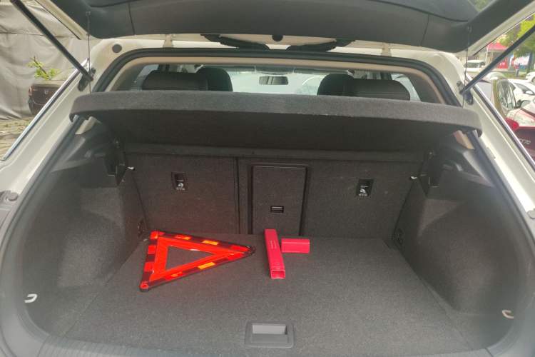 Used Volkswagen T-ROC 2022 280TSI DSG Two-Wheel Drive Elite PLUS Trunk