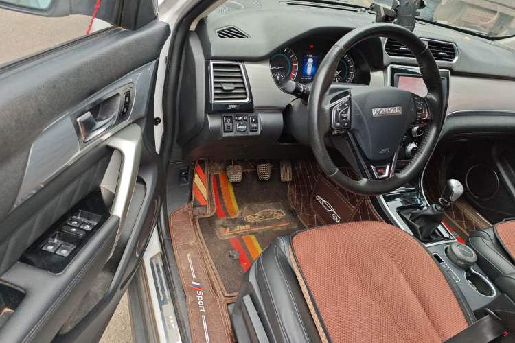 Used Haval H2 2016 Red-Label 1.5T Manual Two-Wheel Drive Luxury Model