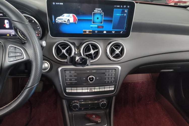 Used Mercedes-Benz GLA 2017 GLA 220 4MATIC Fashion Model Audio And AC Panel
