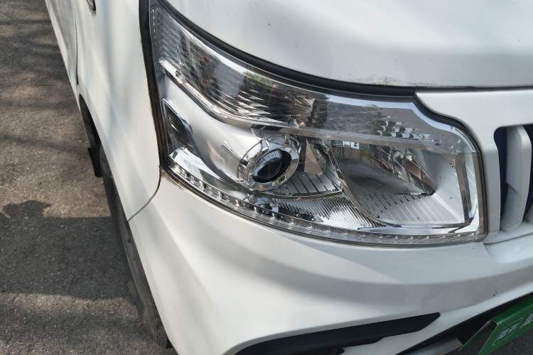 Used CHANGAN KAICHENG Ruixing EM80 2024 Comfort-Style 6-Seater 41.86 kWh Exterior 3