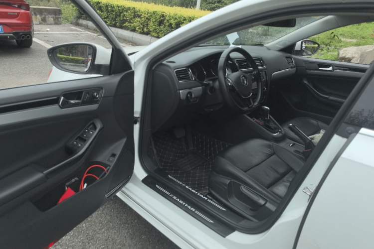 Used Volkswagen Sagitar 2018 280TSI DSG Ignite Edition Driver Seat