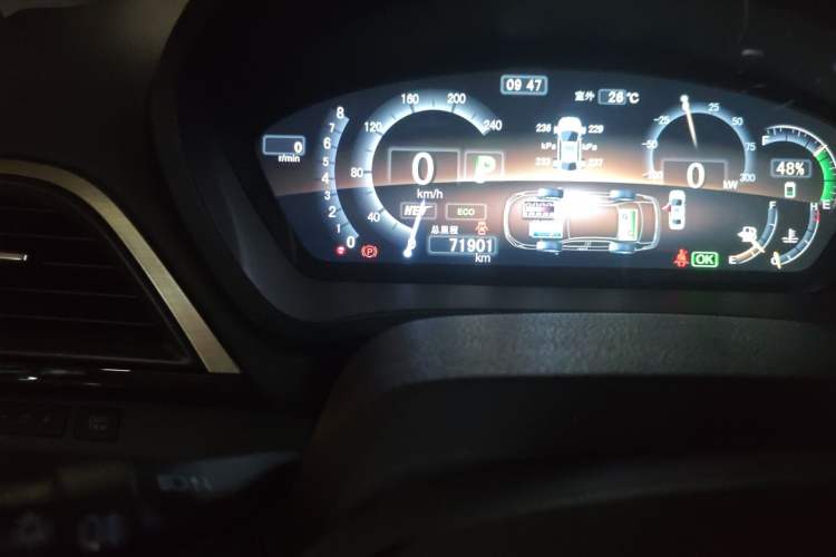 Used BYD Qin New Energy 2015 1.5T Dual-Crown Flagship Plus Edition Odometer Close Up