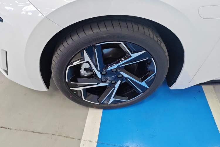 Used Lynk & Co 07 2024 EM-P 126 Long-Range Halo