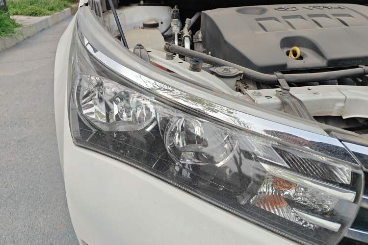 Used Toyota Corolla 2014 1.6L CVT GL-i Right Front Headlight