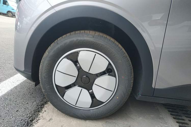 Used Geely Galaxy Geome 2026 Model 310km Youth Edition Left Front Wheel Hub