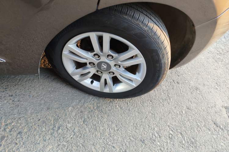 Used Huasong 7 2015 2.0T Automatic Comfort Model Right Front Wheel Hub